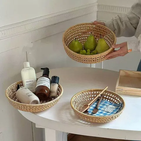 Hand Woven Rattan Storage Tray Round Hollow Fruit Dessert Serving Tray Pastoral Style Desktop Organizer Home Kitchen