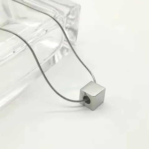 Minimalist Titanium Steel Cube Pendant Necklace Unisex Polished Snake Chain Geometric Box Clavicle Chain All-Match Fashion Commute Choker Necklace Daily Jewelry Gift