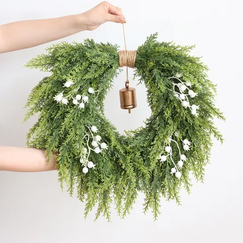 Corona de Navidad de Pino Artificial en Forma de Corazón Con Campanas de Cobre Vintage Bayas para Decoración Colgante Puerta Hogar