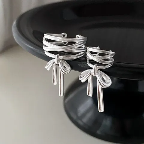 Silberbeschichtetes Kupfer Ballet Schleife Quaste Offener Ring Ohrklemme Minimalistischer Kreuzlinien Modeschmuck Geschenk