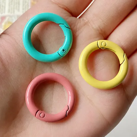 Portachiavi con Anello a Molta Rotondo in Lega Verniciata a Spruzzo Colore Caramella Ciondolo per Borsa Accessori per Creazione di Gioielli Fatti a Mano