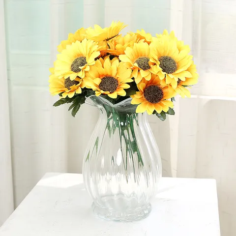 Bouquet de Tournesols Artificiels Européen Tissu en Soie Arrangement Floral Vase de Salon Ornement Vente Chaude Printemps