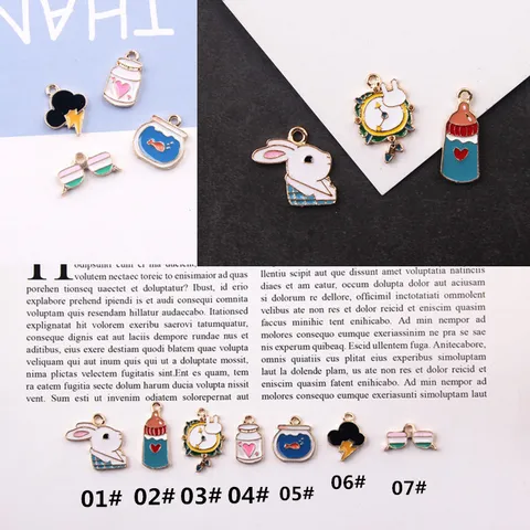 Style Coréen Alliage Goutte d'Huile DIY Accessoires de Bijoux Mignon Lapin Bouteille Horloge Poisson Éclair Lunettes Pendentifs