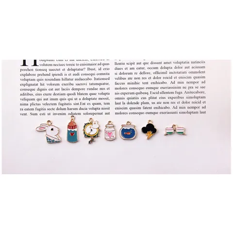 Style Coréen Alliage Goutte d'Huile DIY Accessoires de Bijoux Mignon Lapin Bouteille Horloge Poisson Éclair Lunettes Pendentifs