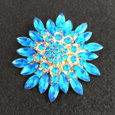 Elegant Alloy Rhinestone Magnolia Flower Brooch Pin Delicate Luxury Crystal Floral Breastpin Suit Lapel Clothes Accessories For Men Women Gift
