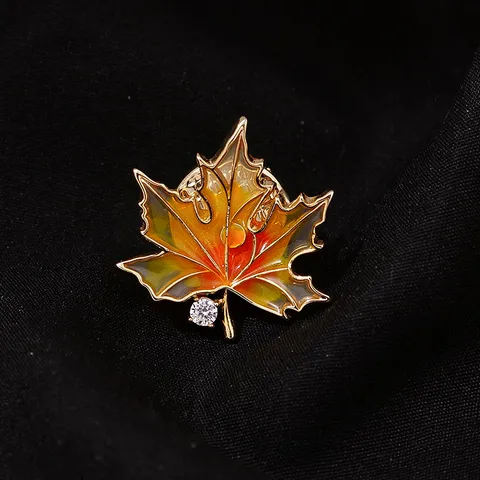 Magnetische Brosche Spelden Voor Vrouwen Bloem Esdoornblad Strass Kunstparel Anti-blootstelling Gesp High-end Kleding Accessoires Speld