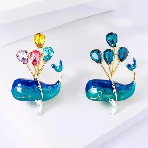 Cute Alloy Enamel Blue Whale Balloon Brooch Pin For Women Kids Cartoon Rhinestone Crystal Animal Badges Western Fashion Jewelry Clothing Pin Accessory Gift