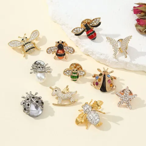 Spilla Insetti Animali in Lega Vintage Elegante con Strass Smalto Ape Farfalla Stella Marina Spilla Moda Accessorio Decorativo Vestiti da Donna