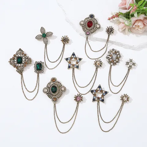 Baroque Vintage Zinc Alloy Rhinestone Brooch For Women Green Red Gemstone Inlaid Artificial Pearl Tassel Chain Brooch Pins Fashion Jewelry Gift