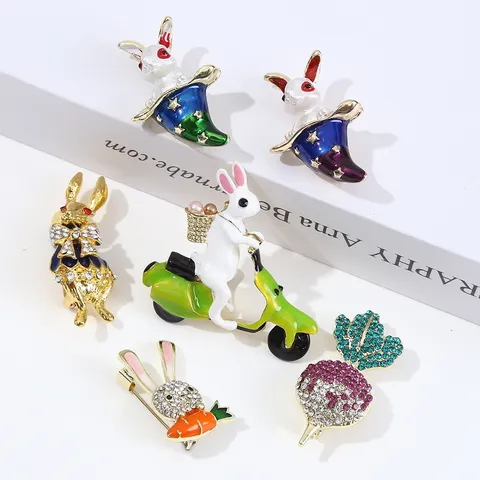 Lindos Broches de Conejo de Pascua Para Mujer Aleación Diamantes de Imitación Esmalte Conejito Sombrero Mágico Zanahoria Pin de Solapa Joyería de Moda Regalo