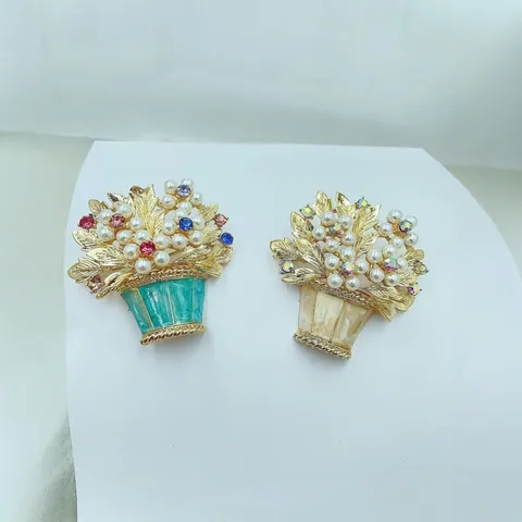 Vintage Zinc Alloy Enamel Flower Basket Brooch Luxury Artificial Pearl Rhinestone Pin Elegant Botanical Costume Dress Jewelry Brooch For Women Men