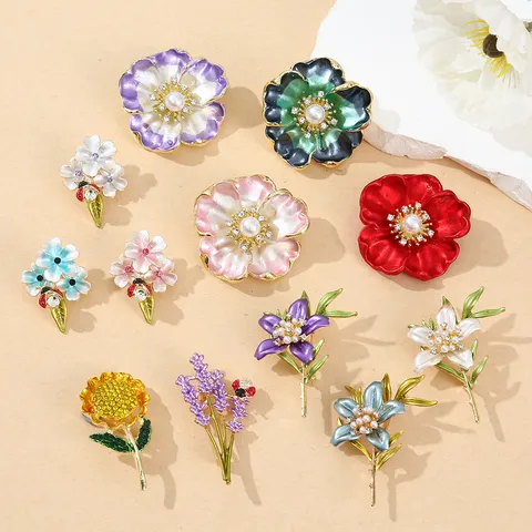Vintage Palast Legierung Künstliche Perle Brosche Emailleglasur Blumen Strass Nadel Marienkäfer Blume Brosche Für Damen Cheongsam Anzug Schmuck Zubehör