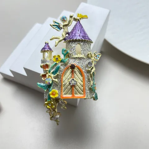 Vintage Fairy Tale Castle Brooch For Women Light Luxury Rhinestone Enamel Tassel Pendant Brooch Pin Jewelry Accessory