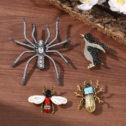 Vintage Alloy Rhinestone Insect Animal Brooch Pin For Women Men Dark Style Spider Bee Penguin Beetle Brooches Badges Jewelry Gift
