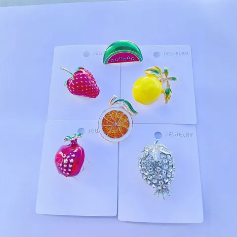 Fashion Fruit Brooch For Women Alloy Enamel Drip Oil Strawberry Watermelon Orange Pomegranate Pin Rhinestone Corsage Jewelry