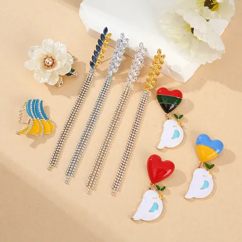 Fashion Zinc Alloy Brooch For Women Men Crystal Rhinestone Enamel Heart Peace Dove Tassel Flower Brooch Pin Jewelry Accessory