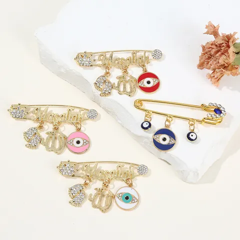 Broche Mauvais Œil en Strass Épingle Masallah Lettre Pieds de Bébé Pendentif Alliage de Zinc Or Bijoux Ethniques Religieux pour Femme