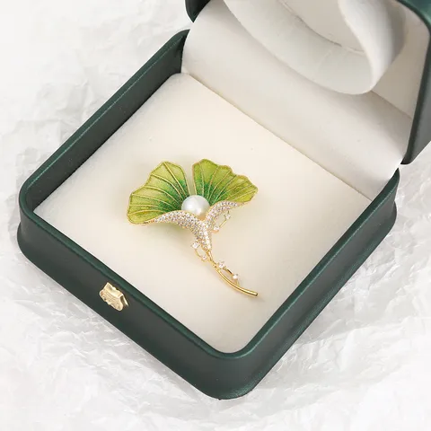 Elegant Chinese Style Ginkgo Leaf Zinc Alloy Brooch Pin Luxurious Enamel Rhinestone Artificial Pearl Clothes Accessories For Women Party Jewelry Gift