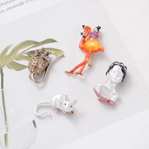 Fashion Alloy Enamel Animal Brooch Pin For Women Vintage Woman Portrait Mouse Flamingo Rhinestone Drip Oil Brooch Jewelry Gift