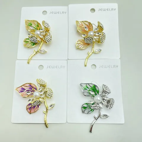 Elegant Alloy Rhinestone Hibiscus Flower Brooch For Women High Gloss Artificial Pearl Bouquet Leaf Lapel Clothes Pin Accessories
