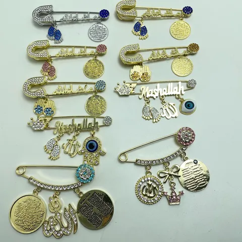 Spilla da Balia Malocchio Stile Turco Intarsiata di Strass Scrittura Araba Mashallah Mano di Fatima in Lega Gioielli Spilla per Donna Uomo