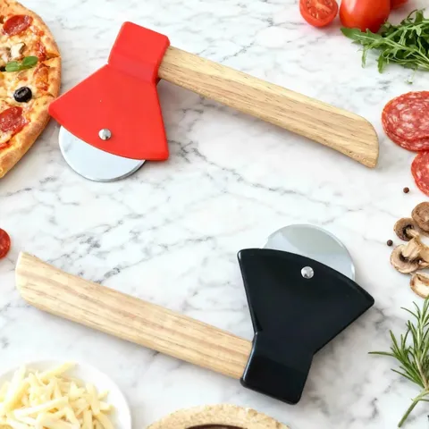 Roulette à Pizza en Acier Inoxydable Forme de Hache Trancheur de Pizza avec Manche en Bois Outil de Cuisine