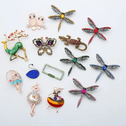 Collares con pedrería