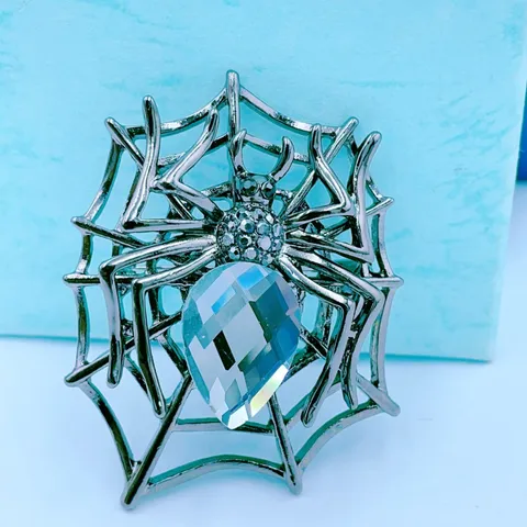 Vintage Alloy Rhinestone Spider Brooch Niche Design Spiderweb Animal Shape Electroplated Badge Pin Costume Accessories For Women Party
