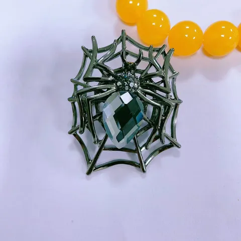 Vintage Alloy Rhinestone Spider Brooch Niche Design Spiderweb Animal Shape Electroplated Badge Pin Costume Accessories For Women Party