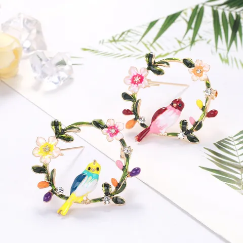 Süß Filigran Legierung Strass Emaille Vogel Kranz Brosche Für Anzug Unisex Koreanischer Stil Süße Blumen Tier Anstecknadel Schmuck