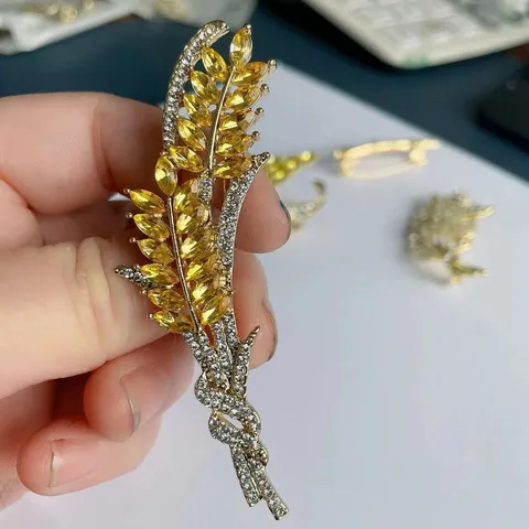 Elegant Alloy Rhinestone Wheat Ear Brooch Pin Fashion Leaf Breastpin Apparel Accessories For Women Wedding Banquet Gift
