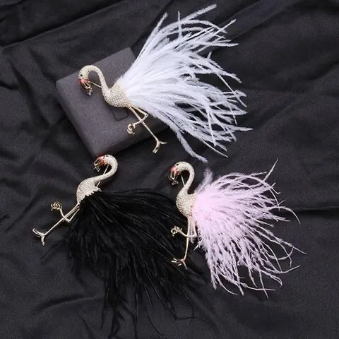 Rhinestone Flamingo Brooch With Faux Feather Fashion Animal Corsage Pin Jewelry Gift For Women Clothing Decoration