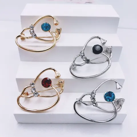 Kreative Stethoskop Brosche Pin Für Krankenschwester Arzt Medizinstudent Legierung Strass Herz Reversnadel Modeschmuck Abschlussgeschenk