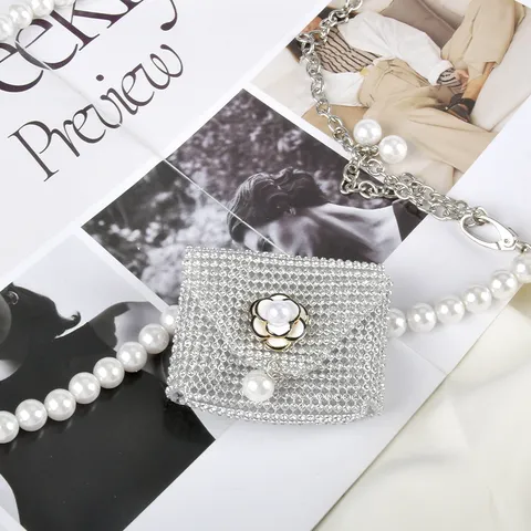 Eleganter Legierung Strass Kamelie Taillenkette Gürtel Mit Mikro Tasche Künstliche Perle Taillenkette Für Damen Kleid Dekoration