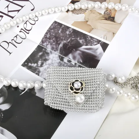 Eleganter Legierung Strass Kamelie Taillenkette Gürtel Mit Mikro Tasche Künstliche Perle Taillenkette Für Damen Kleid Dekoration