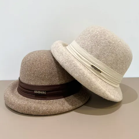 Women Winter Wool Blend Beret Hat French Vintage Warm Dome Felt Fedora Hat Chic Ribbon Metal Decor Fashion Flat Cap