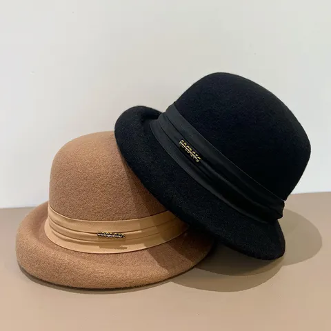 Women Winter Wool Blend Beret Hat French Vintage Warm Dome Felt Fedora Hat Chic Ribbon Metal Decor Fashion Flat Cap