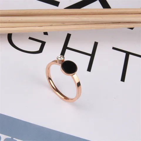 Minimalist Titanium Steel Rose Gold Plated Open Ring For Women French Vintage Style Rhinestone Inlaid Geometric Round Black Disc Finger Ring Jewelry Gift