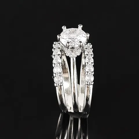 Bagues Empilables en Cuivre à la Mode pour Femmes Luxe Géométrique Circulaire Ovale Strass Incrusté Fiançailles Mariée Ensemble de Bagues Bijoux