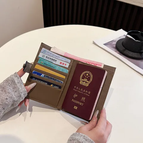 Damen PU Leder Reisepasshülle Nieten Sternenmuster Travel Wallet Große Kapazität Dokumentenhalter Flugticket Cover Karteninhaber