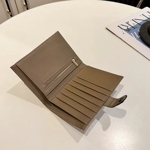 Damen PU Leder Reisepasshülle Nieten Sternenmuster Travel Wallet Große Kapazität Dokumentenhalter Flugticket Cover Karteninhaber
