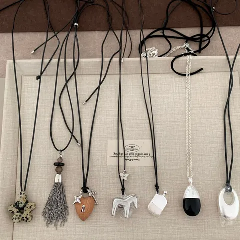 Niche Ontwerp Gepersonaliseerde Metalen Paard Bloem Hanger Halsketting Voor Vrouwen Lange Trui Ketting Legering Strass Sieraden Accessoire