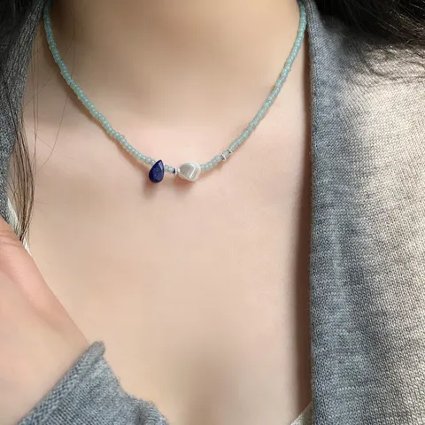 Collier Perlé Vert Menthe Vintage Français Avec Pendentif en Perle Artificielle et Lapis-Lazuli Chaîne de Clavicule Femme