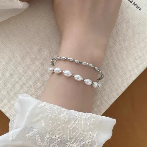 Franse Stijl Dubbellaags Kunstparel Armband Voor Dames Grijs Mist Zilver Metalen Kralen Koel High-End Mode Handketting