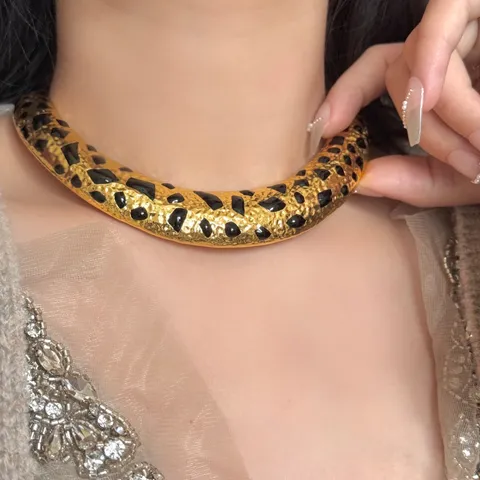 Franse Stijl Luxe Emaille Luipaardprint Geometrisch Choker Overdreven Hoorn Ketting En Oorbellen Voor Vrouwen Vintage Legering Sieraden