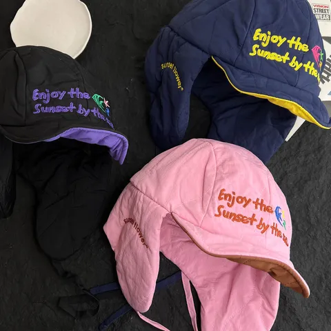Koreanischer Stil Unisex Verdickte Warme Bombermütze Winter Winddichter Ohrenschutz Trapper Hat Mit Buchstabenstickerei