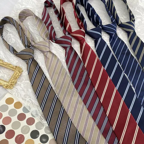 Cravate Rayée Style Preppy Uniforme JK Japonais Vêtement de Cou Fait Main Cravate à Rayures Diagonales Classiques Pour Quotidien