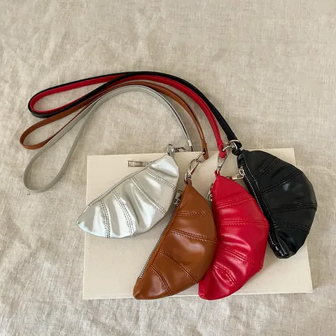 Mini Borsa Retrò a Forma di Croissant Portamonete Portachiavi Collana per Donna in Pelle PU Ciondolo Dolce Squisito Accessori Moda Versatili