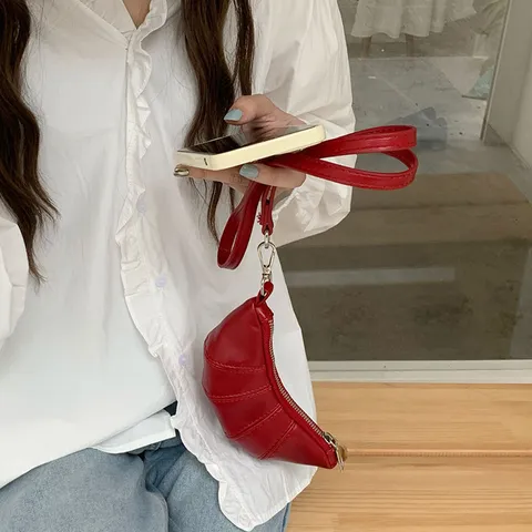 Mini Borsa Retrò a Forma di Croissant Portamonete Portachiavi Collana per Donna in Pelle PU Ciondolo Dolce Squisito Accessori Moda Versatili