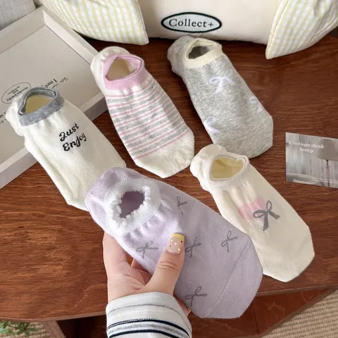 Damen Süße Schleife Streife Streife Herz Brief Druck Atmungsaktive Low Cut Bootssocken Rutschfeste Unsichtbare Baumwollsocken